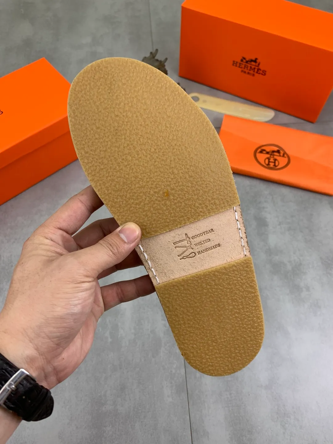 Men's men's shoes 💰P360 new model (genuine leather outsole series) new colors are coming simultaneously on the official website [HERMES] Hermès series: original development, original anatomy display, exclusive outsole [Material] Sole: original genuine leather sole with cow essence film 🌸. Fabric Original calfskin Lining: Imported cowhide, delicate and soft Code number: 38-44